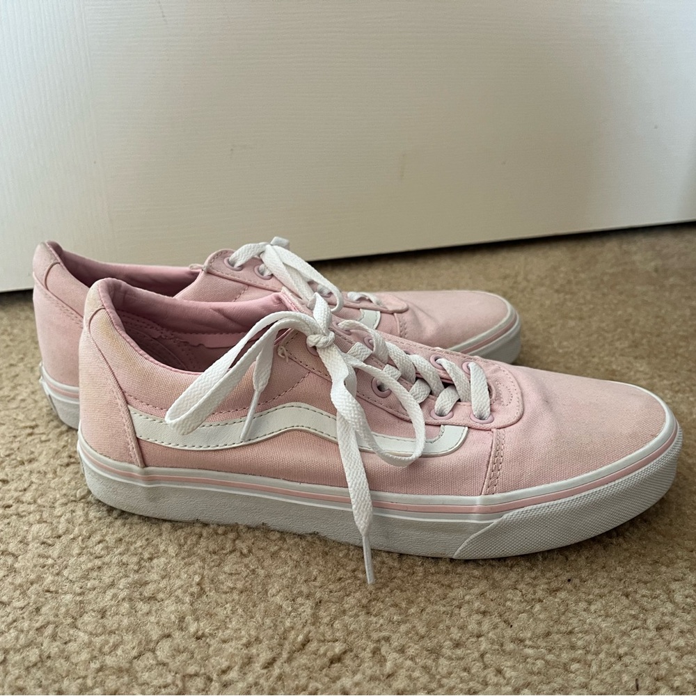 Women’s pink vans